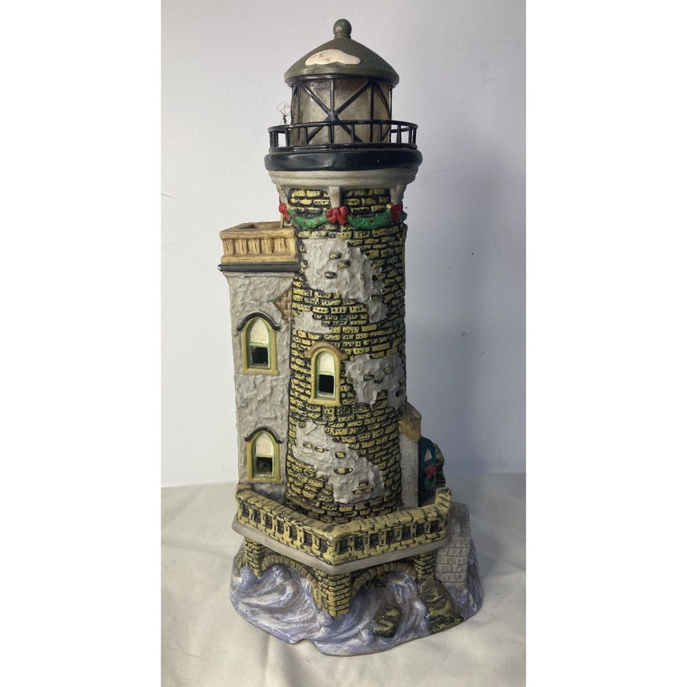 Santa's Workbench Collection Towne Series Stoneybrooke Lighthouse 2002 Christmas